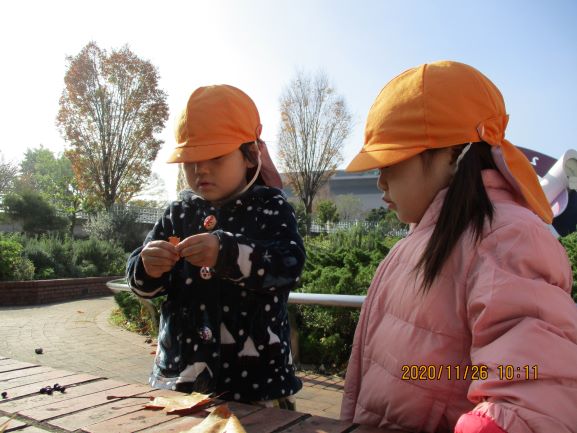 写真:おままごとをする子どもたち