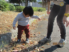 写真:公園で遊ぶ子ども1