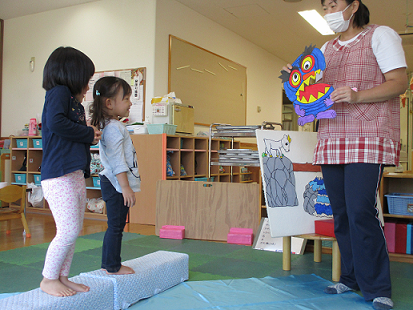 写真:ごっこ遊びをする子どもたち