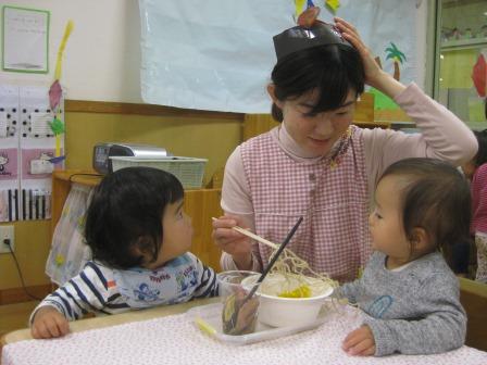 写真:先生と子どもたち