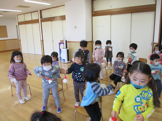 写真:演奏する子どもたち3