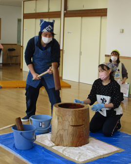 写真:餅つきの様子