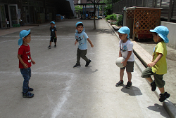 写真:遊ぶ子どもたち1