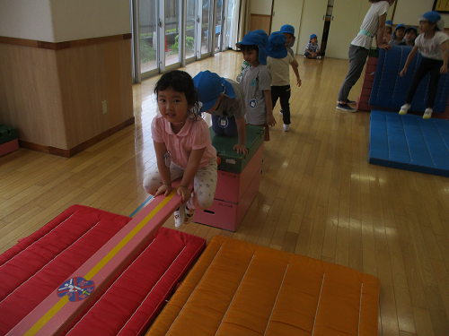 写真:運動遊びをする子どもたち2