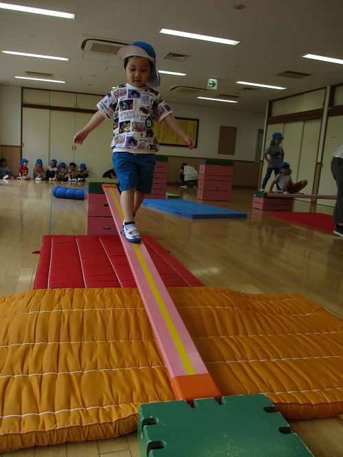 写真:運動遊びをする子どもたち5