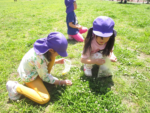 写真:公園を楽しむ子どもたち1