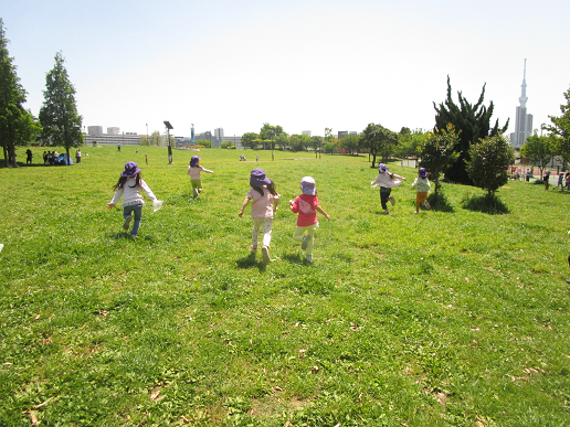 写真:公園を楽しむ子どもたち6