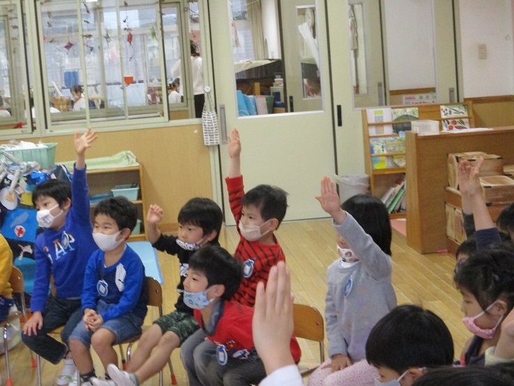 写真:考える子どもたち