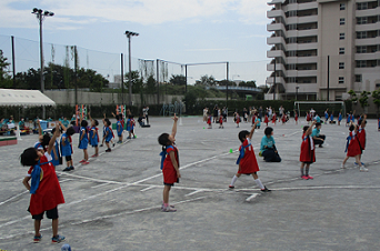 写真:オープニングダンスの様子