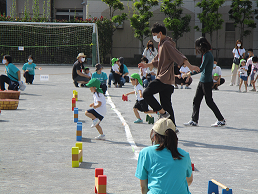 写真:3歳児　親子競技1