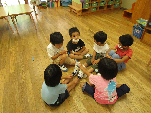 写真:話し合う子どもたち