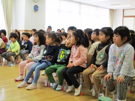 写真:演奏を楽しむ子どもたち2