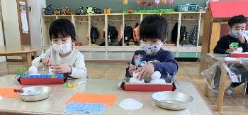 写真:2月21日　4歳たんぽぽ組／雛人形制作1