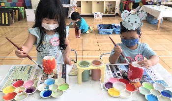 写真:3月14日　3歳もも組／色が混ざるって面白い