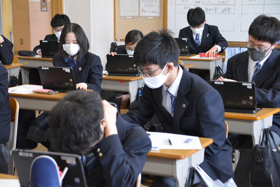 写真:2年　修学旅行事前学習開始3