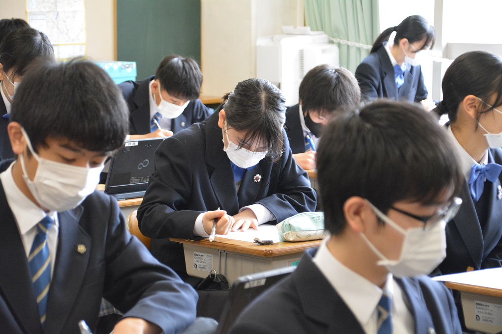 写真:2年　修学旅行事前学習開始5