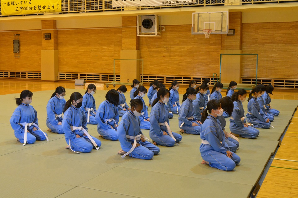 写真:1年女子　柔道1