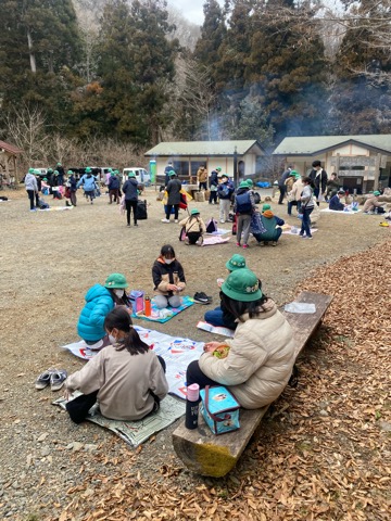 写真:弁当タイム