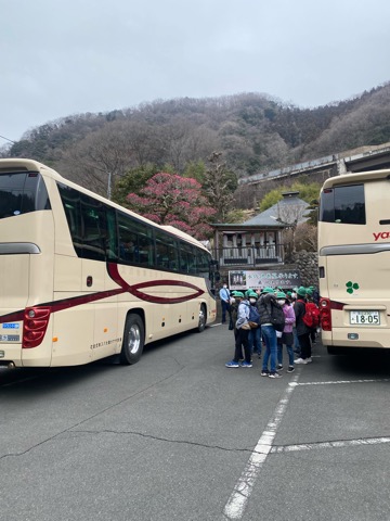 写真:バスから降りた様子