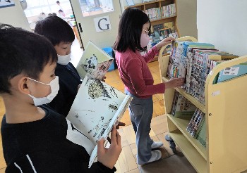 ブックトラックで読書