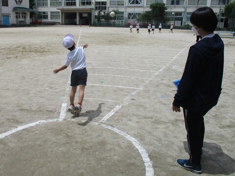 ソフトボール投げ