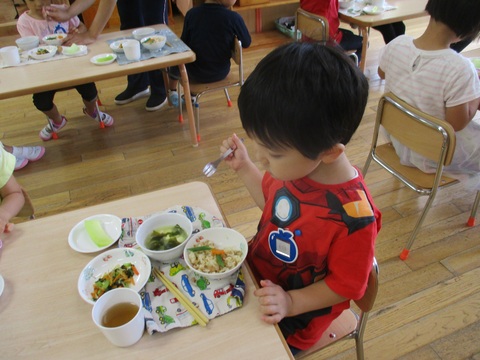 時計ご飯を食べるところ