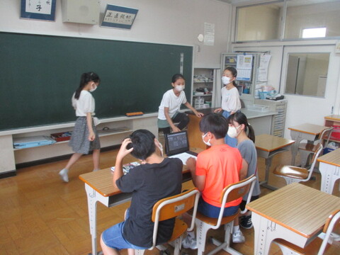 集会委員会が七夕集会を配信している様子の写真