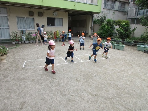 かけっこ　よーいどん！