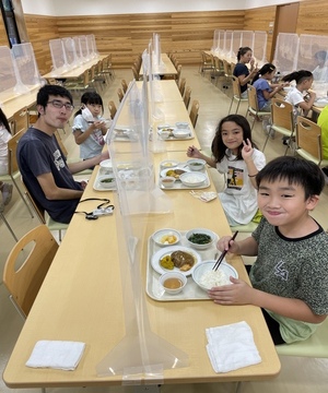 食事三