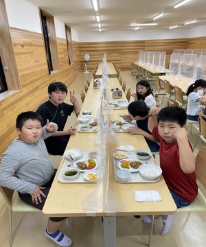 食事四