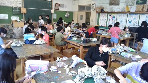 展覧会に向けて、工夫をしながら作品を作っています。