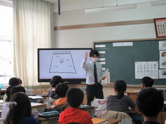 仮6月6日(月曜日)に6年2組で英語の研究授業が行われました。