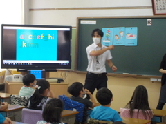 仮6月27日(月曜日)に2年2組で英語の研究授業が行われました。