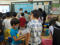 仮6月27日(月曜日)に2年2組で英語の研究授業が行われました。