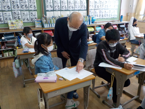 先生に俳句を見ていだだきました。