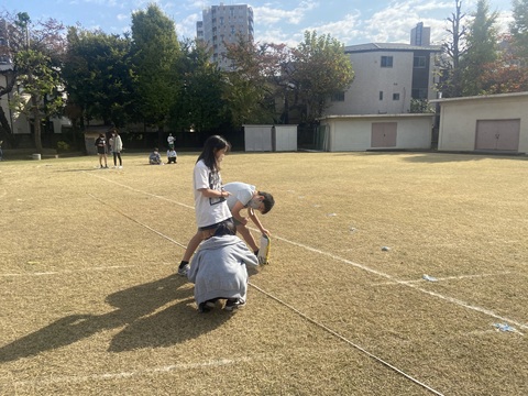 自分の歩幅の平均値を活用して、いろいろな物の長さを計測しました。