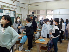 11月7日(月曜日)に5年1組で英語の研究授業が行われました。 単元名は「行ってみたい都道府県を伝えよう 」です。