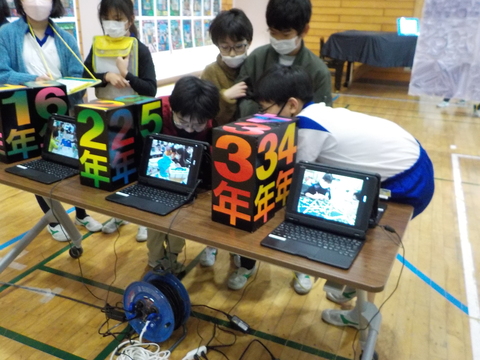 作っている様子をタブレット機器で鑑賞しました。
