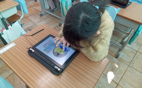 プログラミングをしている様子
