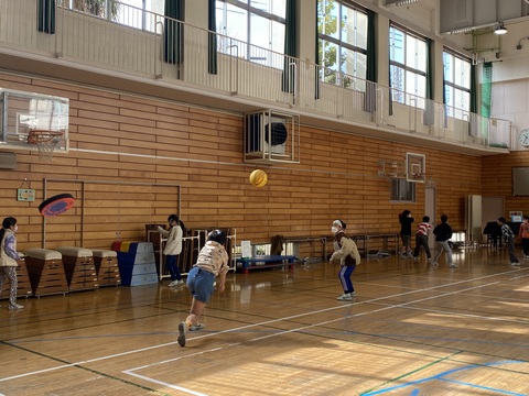 体育館遊びの様子です。