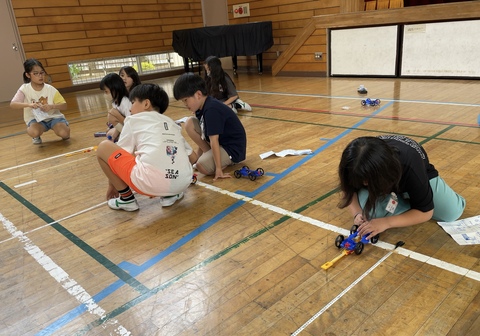 ゴムや風の力