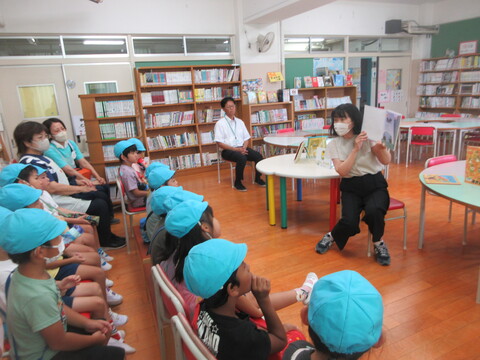 九峡小学校で本を読もう！