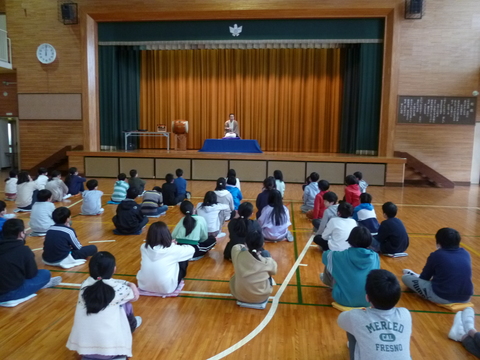 桂やまとさんの落語「転失気」を聴いて大笑い。