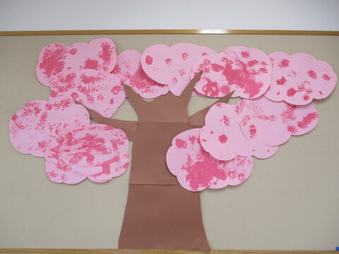 画用紙で作った桜の木