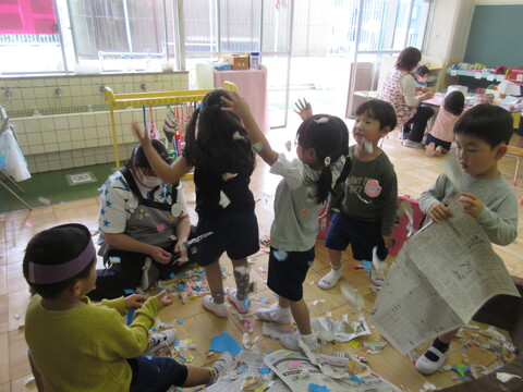新聞紙あそび