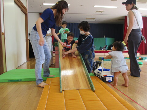 ホールで遊んでいます