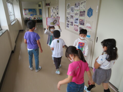 1・2年 学校探検
