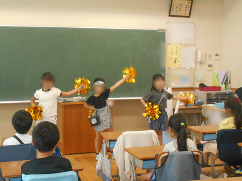 ダンスの練習をしている様子