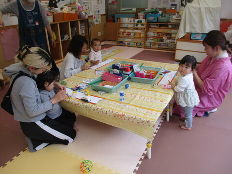 作品を作っているところです。