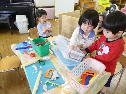 粘土をしているところ